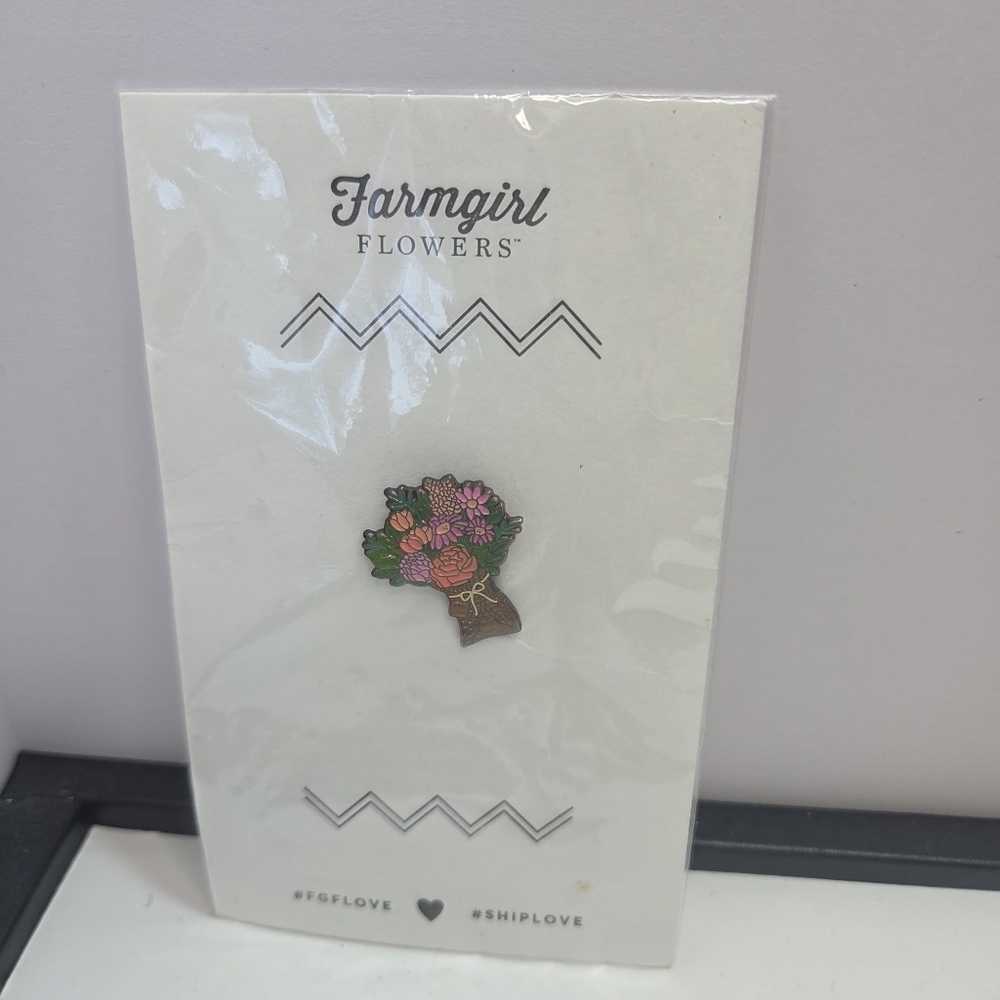farmgirl enameled pin back brooch floral bouqet new